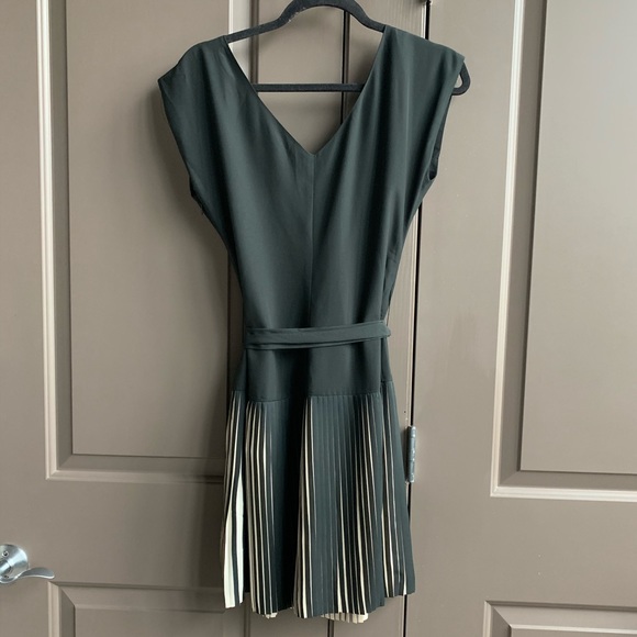 Banana Republic Monogram Black Pleated Dress 4 - Picture 5 of 8